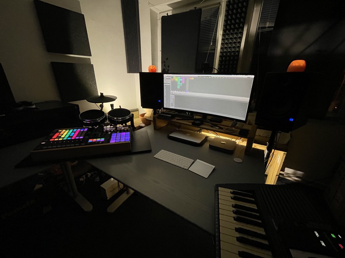 kulabros's tweet photo. Spaceship when turned into dark night mode of music production. Current gear setup: NI Maschine Mk3 &amp; JAM, Komplete Audio 6, Komplete Kontrol M32, Alesis drum module &amp; pads, Presonus Eris E8 speakers, Behringer X32, Yamaha keyboard and amazing iTec USB3.0 90W hub. Thankful 👌 https://t.co/vhuKdfYlTt