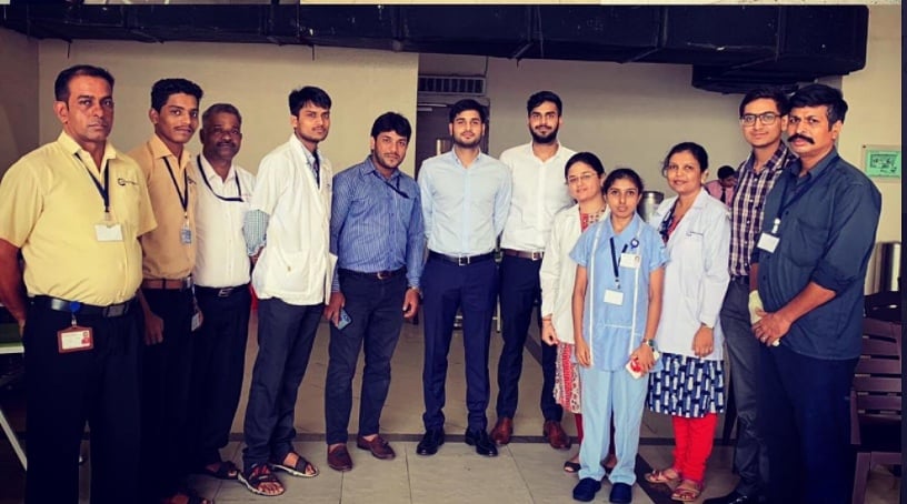 AnmolFans's tweet photo. Anmol at bi-annual blood donation drive
#anmolambani #anshulambani #anantambani #akashambani #ishaambani #reliance #reliancegroup #anilambani #tinaambani #mukeshambani #nitaambani #cousins #friends #family #business #life #togetherforever #biannualblooddonationdrive https://t.co/XEbAY4xiFC