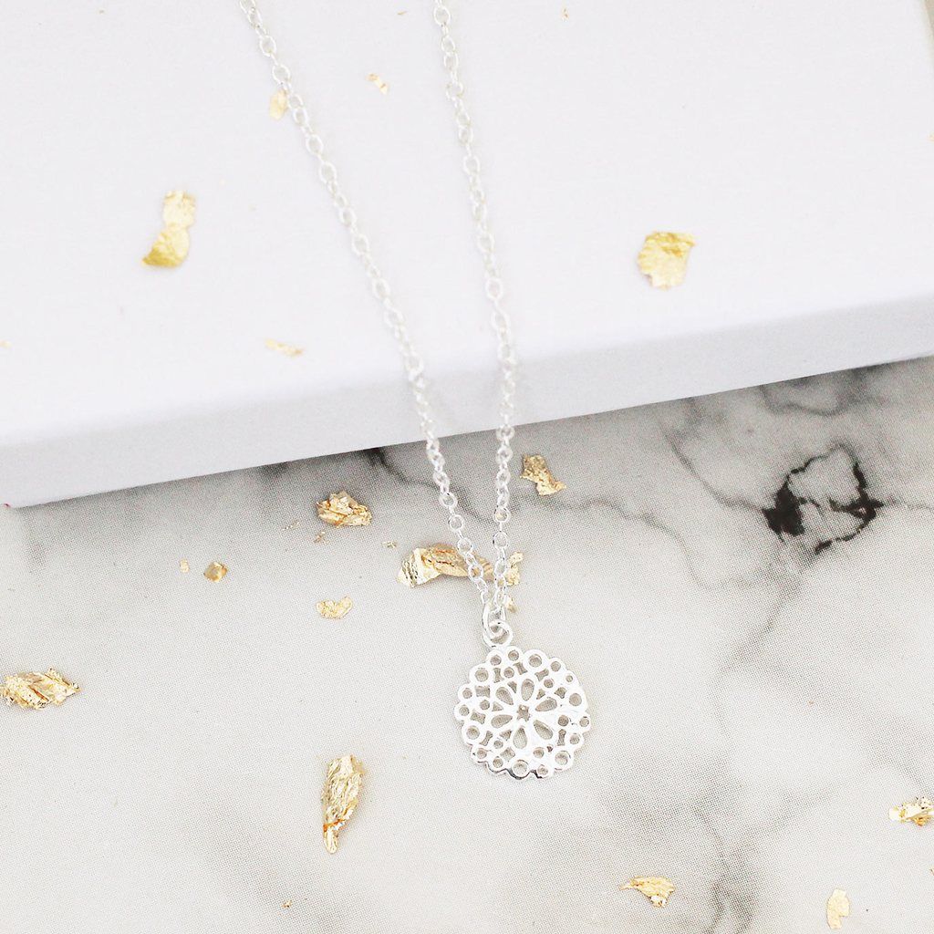 Jenems_'s tweet image. Here are a few of our favourite 925 sterling silver necklaces 😍  jenems.com/collections/st…