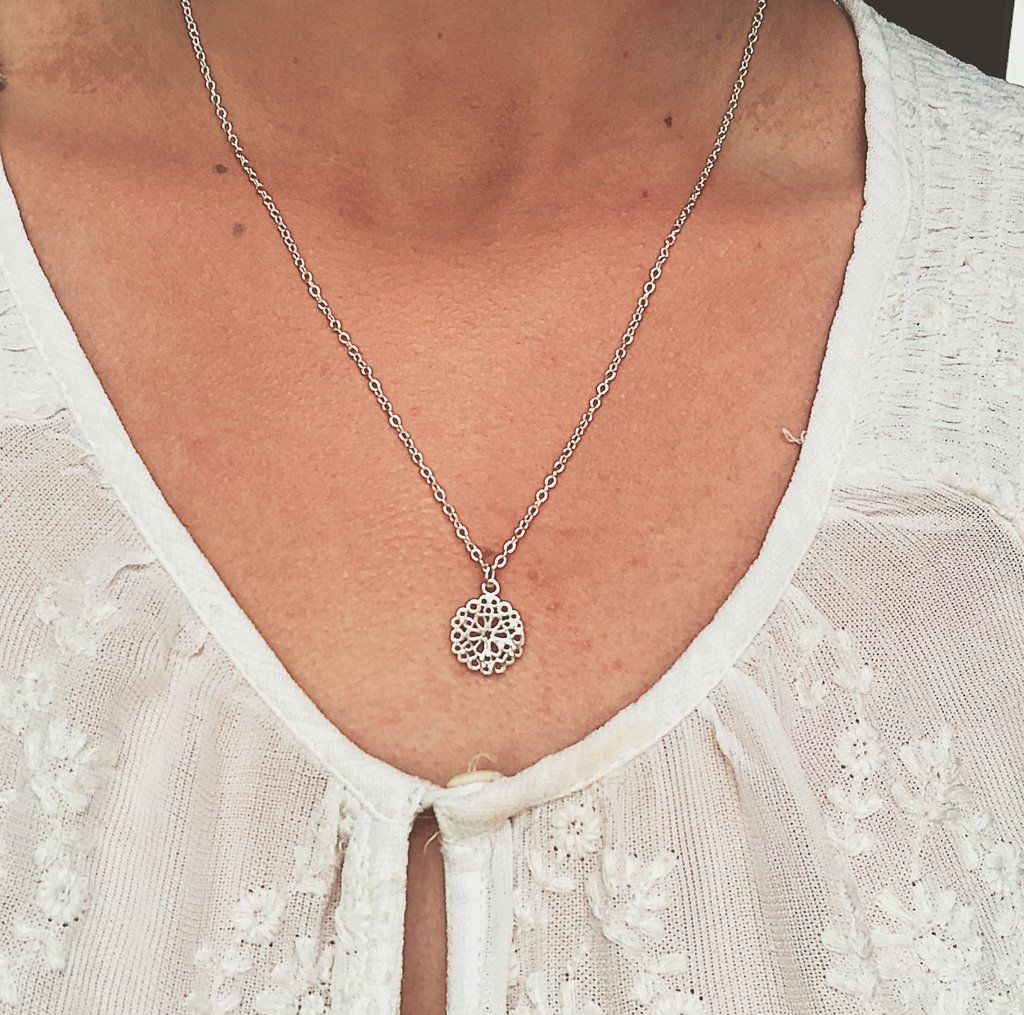 Jenems_'s tweet image. Here are a few of our favourite 925 sterling silver necklaces 😍  jenems.com/collections/st…