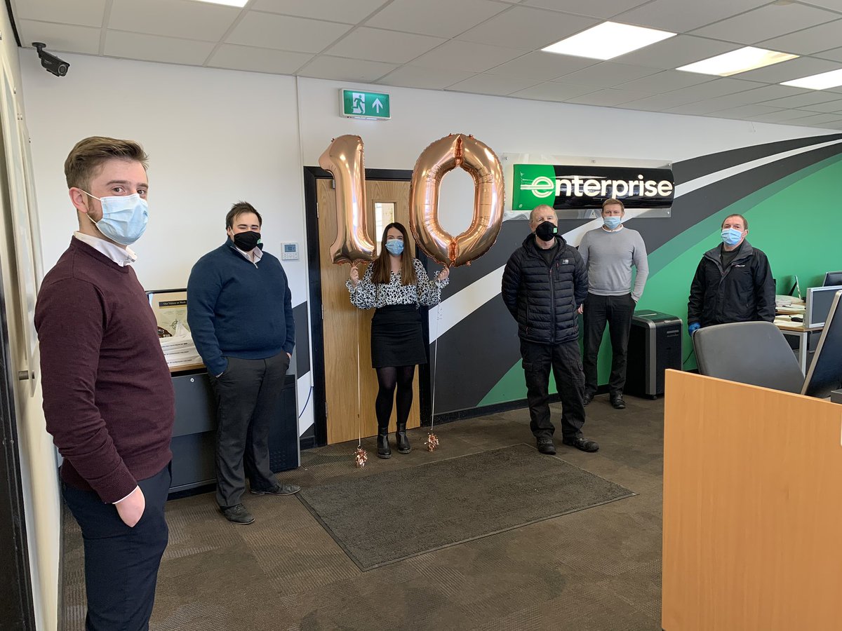 LynseyCain15's tweet photo. Today marks my 10 year anniversary with @Enterprise I can’t believe it has been a whole decade since I walked into my first branch 💚 celebrating with my team @CarlisleErac and these amazing biscuits 😍#10yearanniversary @EracHolly @kierancregan @BertieSpenceEn1 @ScottWalmsERAC https://t.co/6K0kmKeDkl