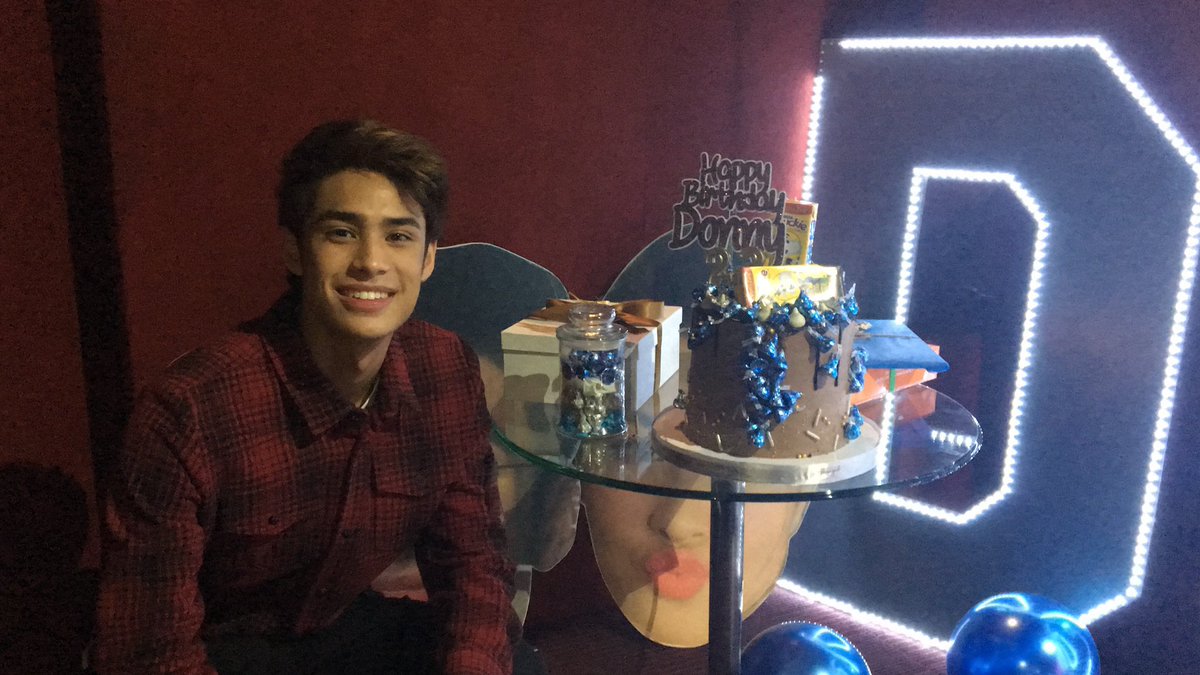 DonKissATeamOFC's tweet photo. Happy 23rd birthday to our pretty boy, @donnypangilinan! Soar high, captain. ♥️

✨ DonKiss Family ✨
#DonKiss | #DonKissFam https://t.co/f3jW4s6kTn