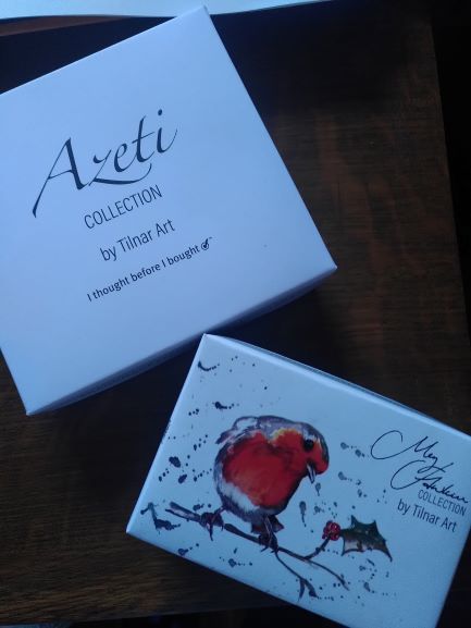 #FairtradeFortnight is all about making ethical choices. From the manufacture to the packaging we care about making it as sustainable as we can. Luckily #BAFTSmember <a href="/TilnarArt/">Tom Hawes</a> agrees &amp; is committed to plastic free packaging. And it's gorgeous too!
accessoryfair.co.uk/recycled-alumi…