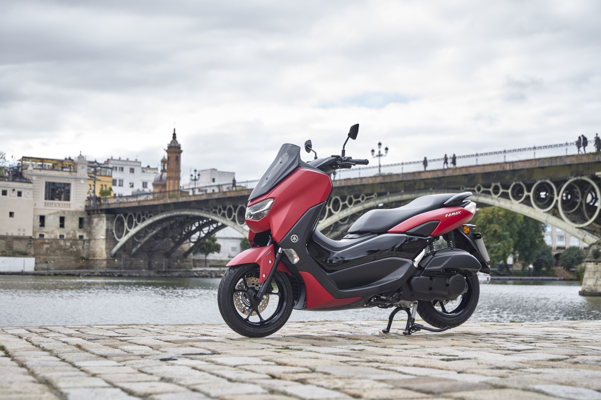 YamahaMotorEU's tweet photo. We really enjoyed being #OneWithTheCity of Seville and #MoveLight along the streets test riding the new NMAX and D'elight. #NMAXTest #DelightTest https://t.co/1PgG4DGwHs