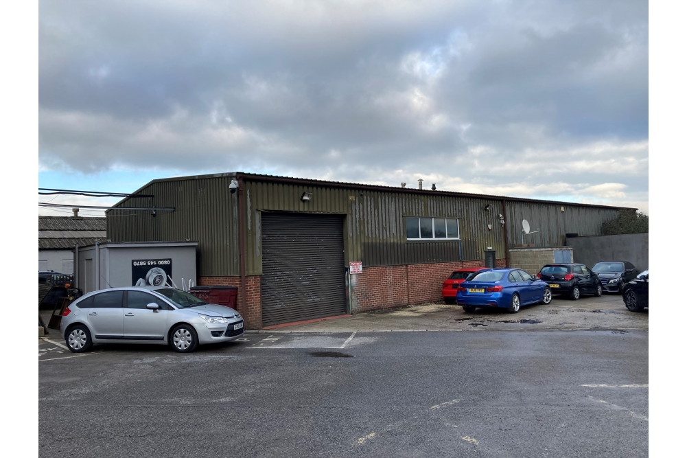 FernieGreaves's tweet photo. Now Available: Unit 4 - Shepcote Lane. Up to 1,937sqft.  #Sheffield #ToLet #Industrial #FernieGreaves  https://t.co/GtGyNkCT2t https://t.co/ifJ5KNTyzW