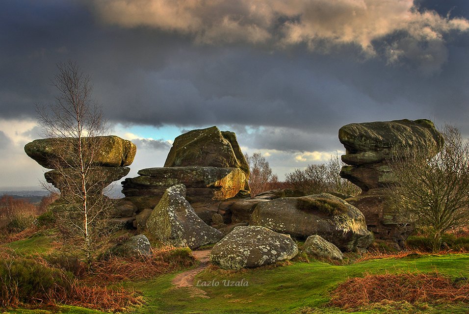 Brimham Rocks - The site is known for it's weather-eroded rocks, formed over 325 million yrs ago & have assumed fantastic shapes @Britanniacomms @peac4love  @nationaltrust  @ThePhotoHour @StormHour  @ThePhotoHour @EarthandClouds @StormHourMark #BrimhamRocks #rocks #geology