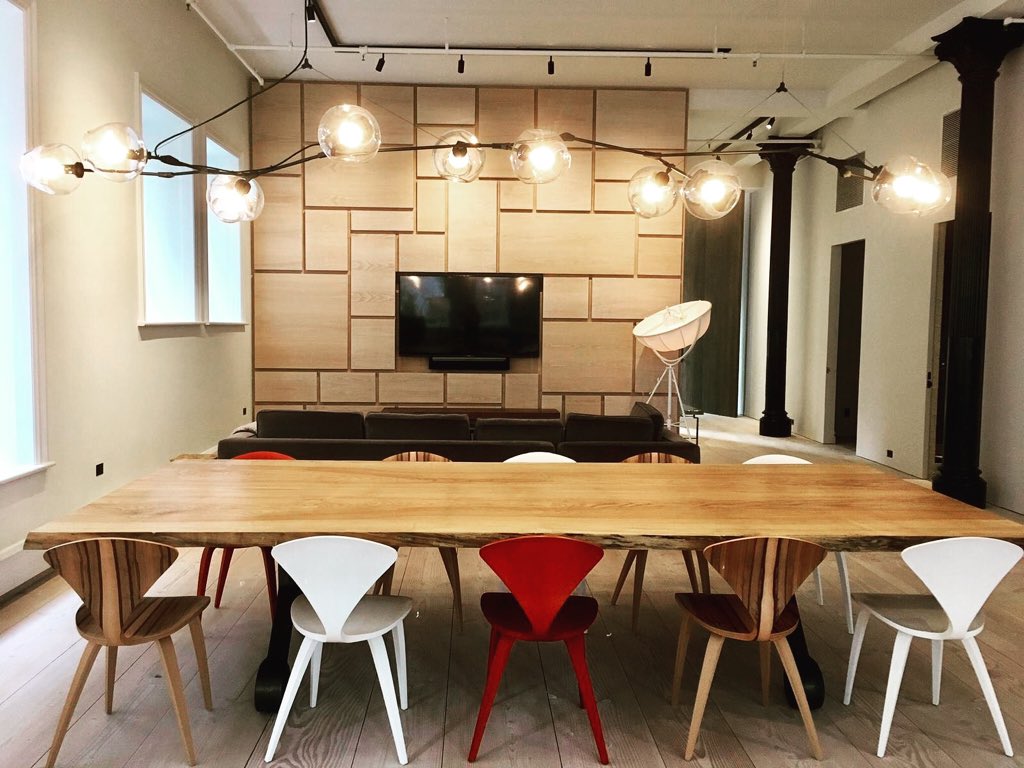 WhetstoneOak's tweet photo. New York project, interior by #cornishinteriors and Architecture by Messana O’Rorke - A bookmatched pair of sweet chestnut boards with bespoke iron bases cast at a UK foundry. #liveedge #bespoketable #newyork https://t.co/XmpgNKWN45