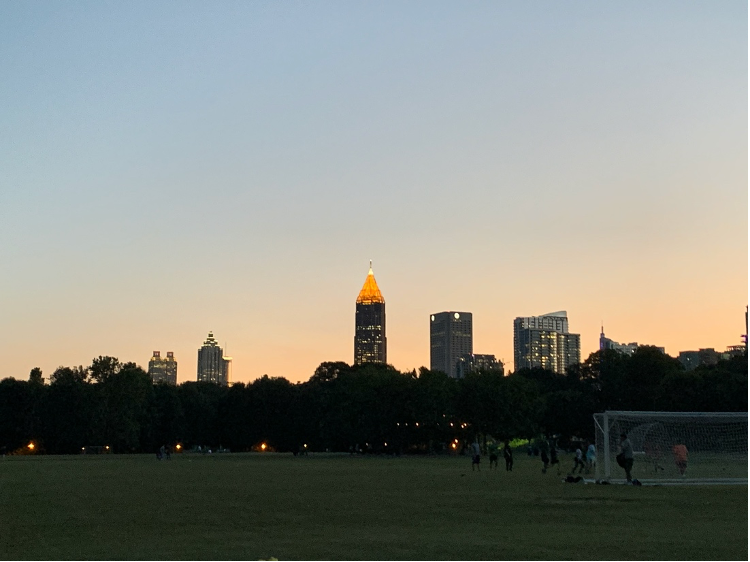 WolberSarah's tweet photo. #HLTH1234 Peer Health Partner, @asicignano20: I support my emotional and mental health by watching the sunset with my friends. During this time, I embrace the boost of happiness that I feel and take a break from my worries to practice being mindful in the moment. #flourishing https://t.co/bYCWJjF6Sp
