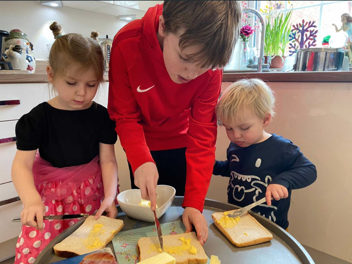 MrsStew77260177's tweet image. Lots more helpers around the house today in Year 6! Well done, Badgers, I bet your parents are loving the support! @walton_primary #lifeskills #screenfreelearning