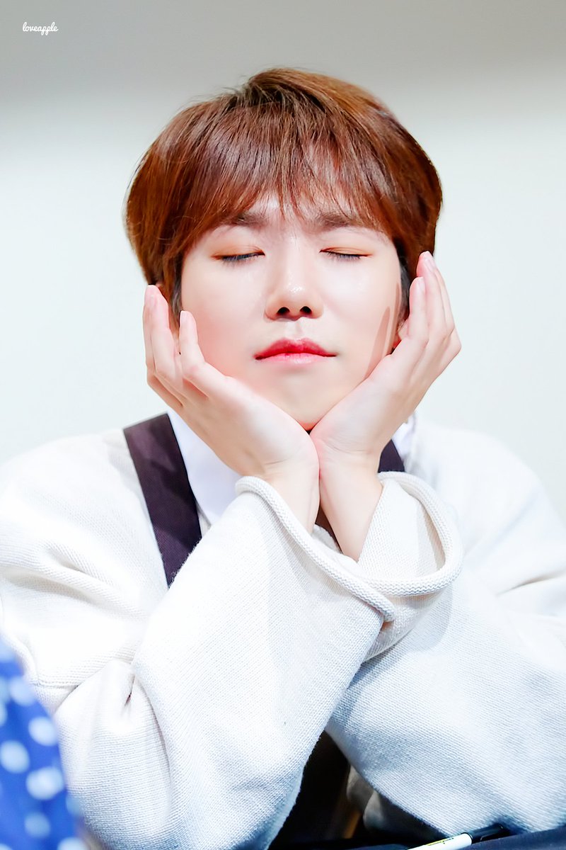 loveapple210's tweet photo. 오늘 덕분에 잠 잘때 들을 노래가 생겼어.
록현이 생일에 받는 내 선물🎶🎁

#백퍼센트 #록현 @gusdl210
#2월에_만난_우리의_기적
#HAPPY_ROCKHYUN_DAY https://t.co/lYCyLfJHlx