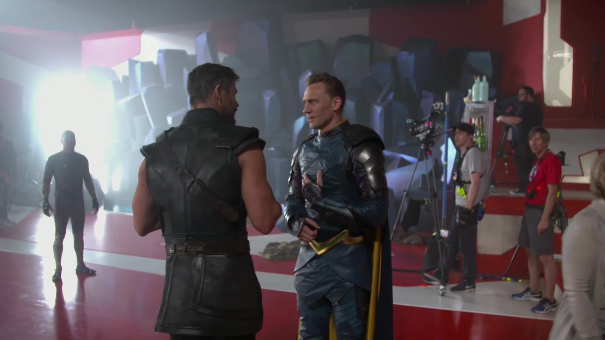 RT @Mar_Tesseract: Tom Hiddleston and Chris Hemsworth behind the scenes of Thor: Ragnarok https://t.co/vdnPkWi9yY