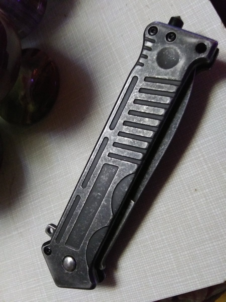 tammy4u2nv's tweet photo. assisted open joker knife. I always have it on me too. #bladelover #lubetoo https://t.co/daUFSMxj9X