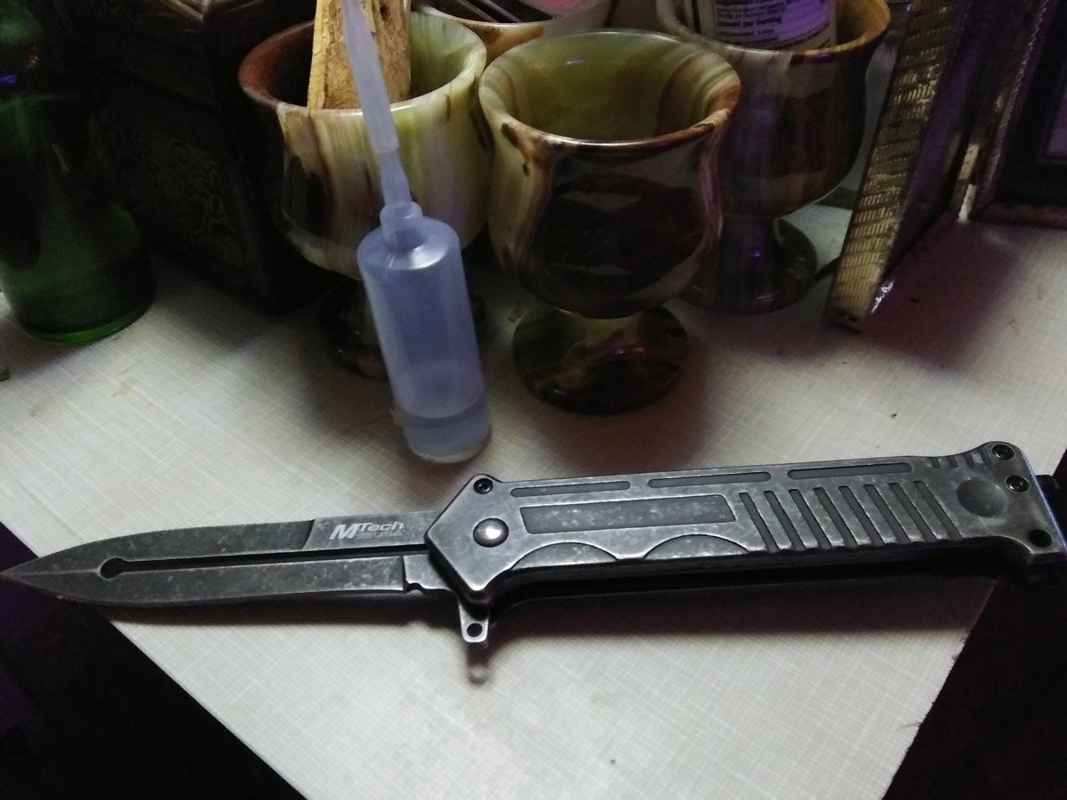 tammy4u2nv's tweet photo. assisted open joker knife. I always have it on me too. #bladelover #lubetoo https://t.co/daUFSMxj9X