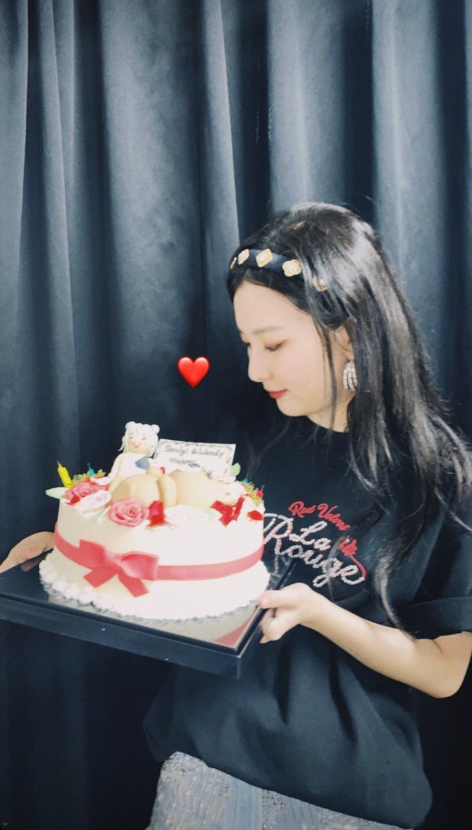 hourlyrv's tweet photo. #HiSeulgiDay
#HappySeulgiDay
#두배_행복한_슬탄절 https://t.co/FZ42jTaymI