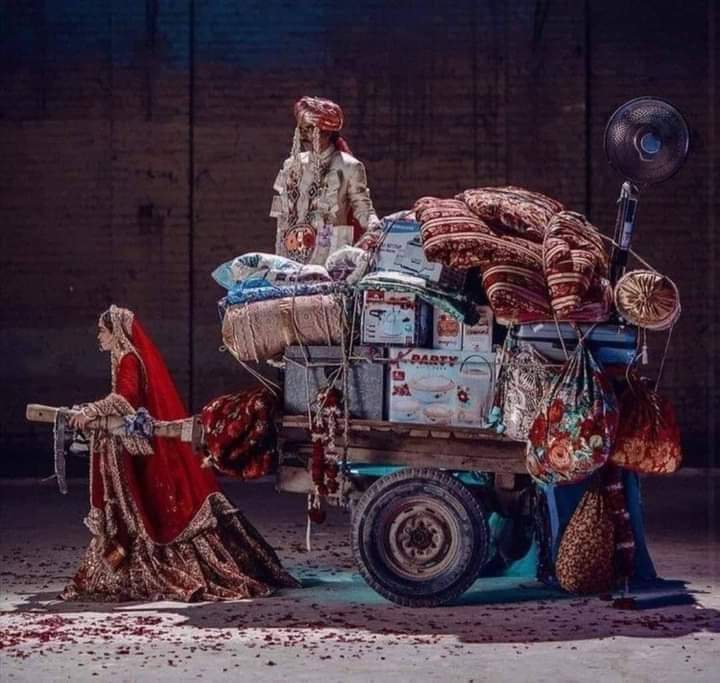बढ़ती हुई दहेज़ की लानत तो देखिये,
देता है बाप बेटी को शोहर खरीद कर...❣🌻