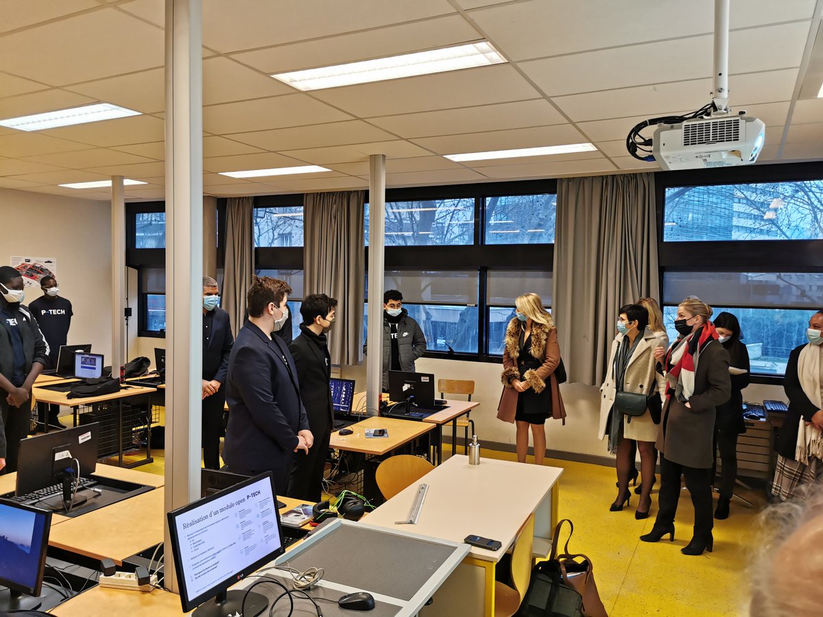 LycLaTournelle's tweet photo. En ce #PTECHDAYS jour 2 les élèves #PTECH ont pu parler de tout ce que le projet leur a apporté ! De beaux parcours, des projets en perspective et une grande fierté pour nos élèves ! Merci aux mentors @IBM_France @BNPParibas @orange ! @education_gouv @acversailles @EdouardGeffray https://t.co/bUtdqBLQB7