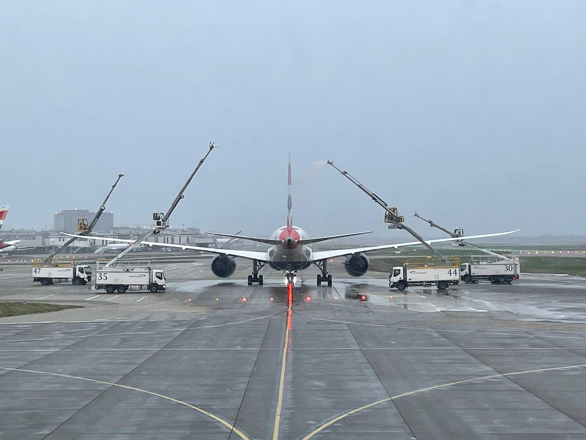 A long day yesterday flying to Chicago. Started off queuing for de-icing at LHR