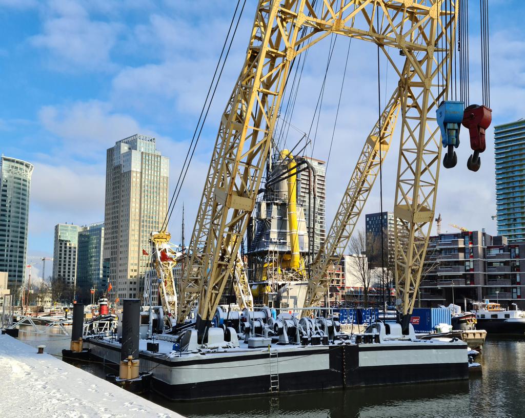 marian070249's tweet photo. Een #bok tussen de #museumschepen
@maritiemmuseum 
#Leuvehaven.
@010byday @MustSee010 https://t.co/O34nZt2Sa1