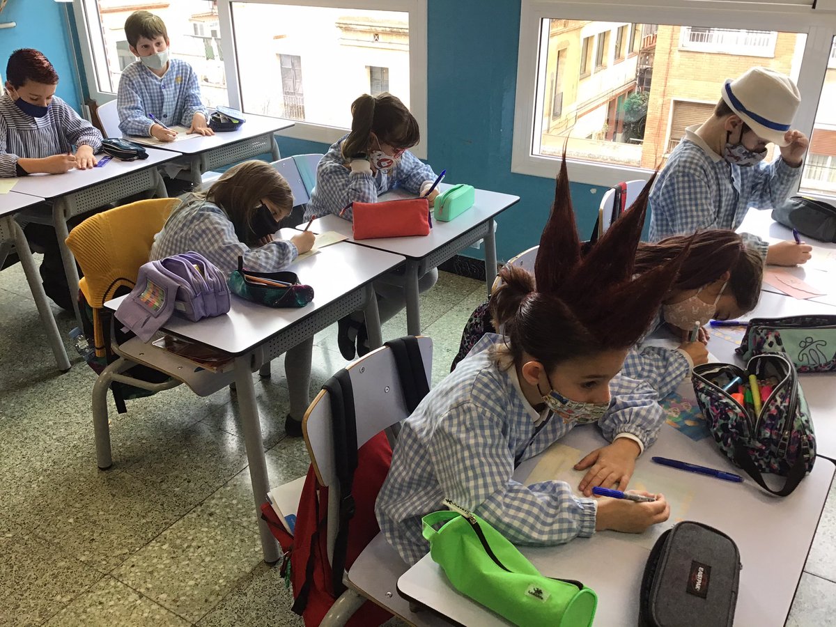 mercedaries's tweet photo. Writing a letter for Saint Valentine’s day!
Escribim cartes d’amor per la diada de Sant Valentin.
(Recordeu les cartes d’olor)
#fsf3prim #saintvalentinesday #english https://t.co/K4AFRhzUvQ