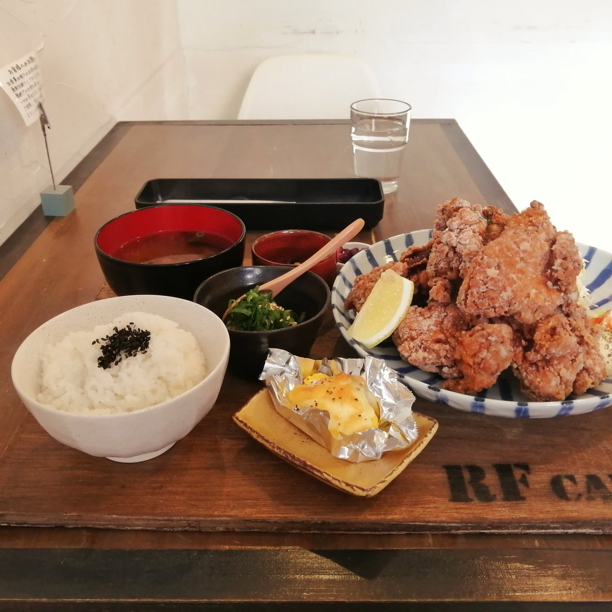 momie_gourmet's tweet photo. 今回は #能登川 にある #RFcafe さんのご紹介です🎵

美味しいボリューム
唐揚げが凄いカフェ😳❣️

インスタ:higashiomi28
https://t.co/iayeXu4URm

#ランチ #カフェ好きと繋がりたい #滋賀県 #東近江市 #旅行好きな人と繋がりたい #滋賀観光  #滋賀 #東近江市 #滋賀ランチ #滋賀カフェ #カフェ https://t.co/A2IyUWIsxT