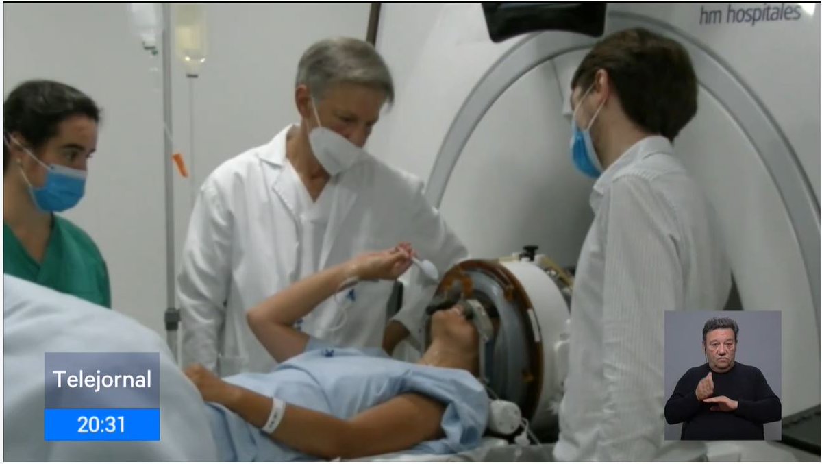 ISMRMIberian's tweet photo. Successful #ISMRM_Iberian collaboration 🇪🇸🤝🇵🇹 @rtppt  

📺https://t.co/gpNXbLAJMl

Advances in the treatment of essential tremor and Parkinson's disease through MR 🧲guided focused ultrasound by the #hmCINAC team @HMHOSPITALES in collaboration with @IMMolecular @medicina_lisboa https://t.co/7yHCwXj6g1