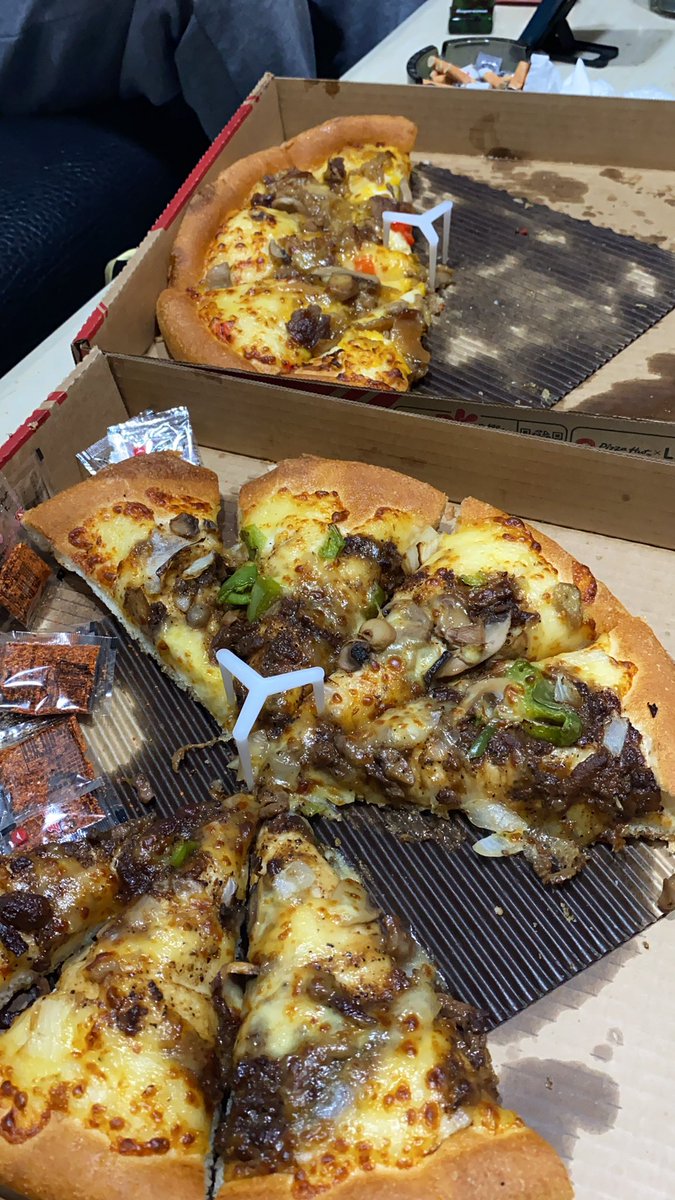 JonnEazy's tweet photo. napa pizza e salamat amo sa matinding bonus Haha ☺️ https://t.co/6vkX9aABt6