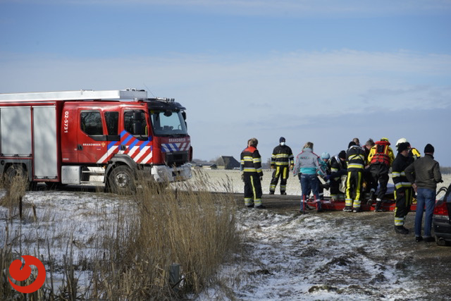 Hulpdiensten redden persoon van ijs - OFFINGAWIER – De hulpdiensten zijn dinsdagochtend omstreeks elf uur in actie gekomen voor een melding van een persoon op het... -..