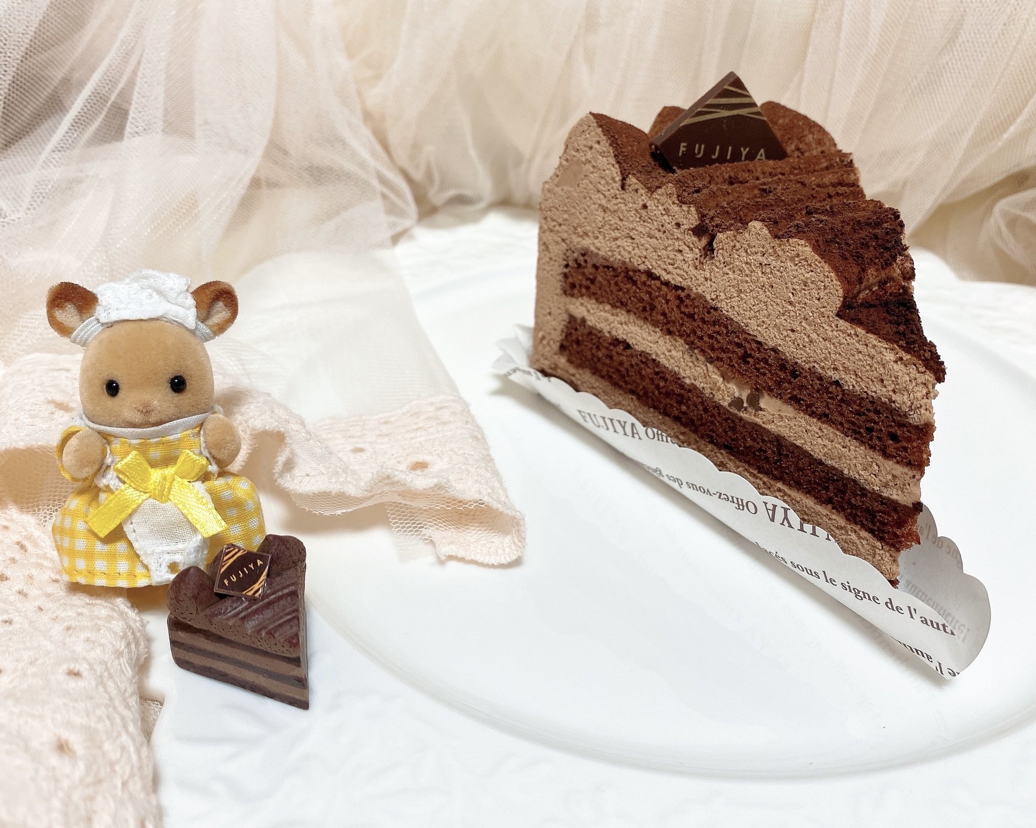 ｎ 不二家さんのケーキがマスコットになった ガチャガチャを回してきました ひかるのチョコ生ケーキも シルバニアの赤ちゃんのぴったりサイズに T Co Klqggze7v2 Twitter