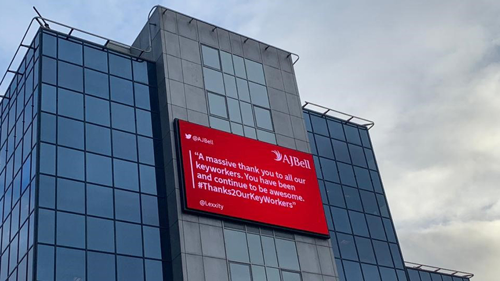 LifeatAJBell's tweet photo. Post your thank you messages to keyworkers using hashtag #Thanks2OurKeyWorkers and we’ll showcase your message on our big screen for Manchester to see, as well as donating £5 on your behalf to @Place2Be!
Entries close 11pm on 28 February.
T&Cs apply https://t.co/TCKhTyb74F https://t.co/LiBztTX5Rr