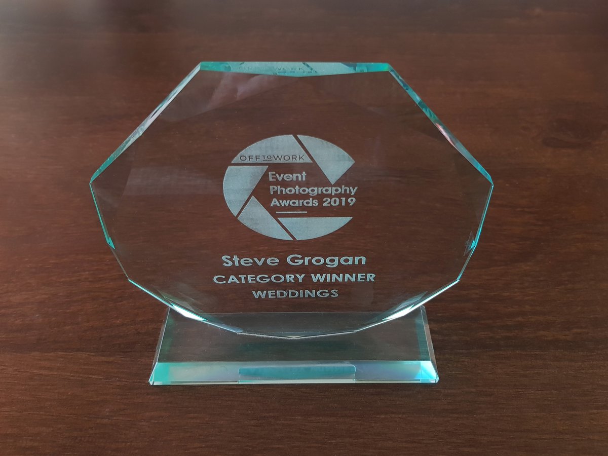 2019 was a good year! 🥳 Please can we go back to 2019 when I picked up this award at the <a href="/The_EPAs/">Event Photography Awards</a> in #London?! 

stevegroganphotography.com/weddings/event…