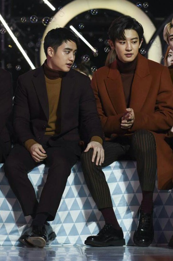  Let it Go - Frozen Kyungsoo sweetheart, let that thigh go. This is a public place. Chanyeol doesn't even react when he does it. Probably an everyday thing.