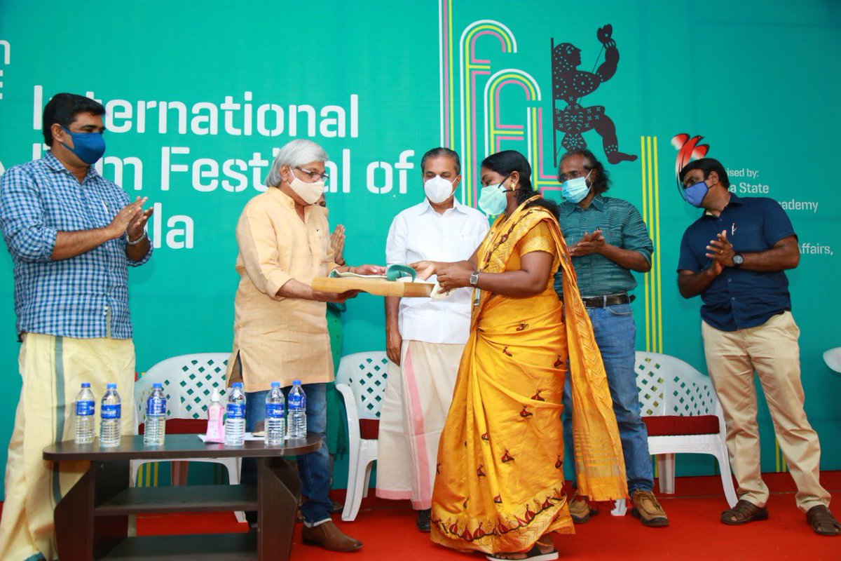 iffklive's tweet image. As a part of felicitating the health personnel in the state, 25th IFFK's first Delegate Kit for the festival was handed over to Shiva Moly, by the Chalachithra Academy Chairman Kamal. Shiva Moly, a staff nurse at the SAT Hospital,

#IFFKglimpses #delegatepass 

#25thIFFK
#IFFK
