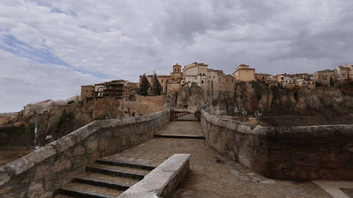 常盤いるむ Cuenca Bridge ーby Nobelchoco スペインにある歴史的城塞都市クエンカの観光名所 サンパブロ橋の周辺をフォトグラメトリ再現したワールド 今回も峡谷を中心とした迫力ある景色がよきですね Vrchat World紹介 T Co Ga2bvzkjly