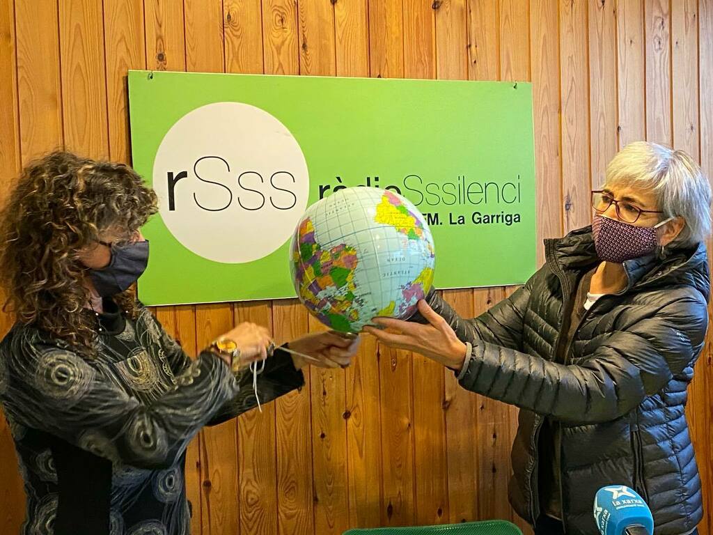 rsilenci's tweet photo. Aquí pots escoltar el podcast del @monSOStenible. Per celebrar el Dia mundial de la Ràdio parlem amb diferents espais radiofònics de difusió ambiental: @MeteoMauri, @Vida_Verda amb @PilarSampColom i 'Efecte papallona'.   https://t.co/rF814aiDxh #laGarriga #VallèsOriental #Radio https://t.co/zKvsj97cIz