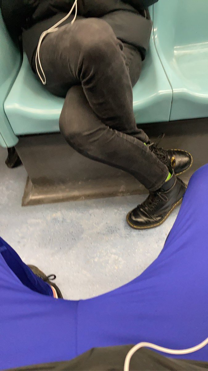 veuchee's tweet photo. ptdrrrr c’est quoi votre problème sérieusement ? https://t.co/QlRS8QjxUz