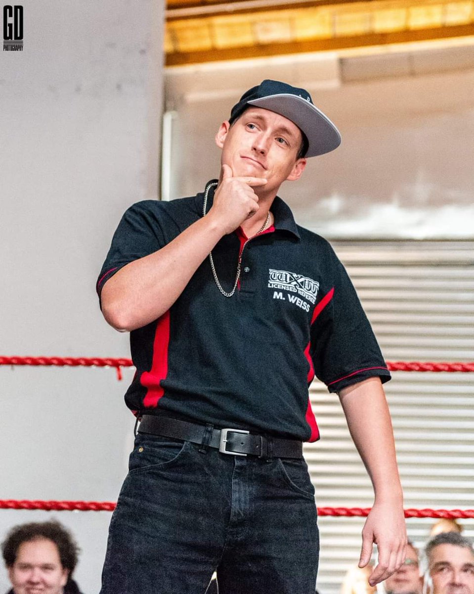 No idea how this happened in 2019 <a href="/wXwGermany/">wXw Germany</a> #Wrestling Akademie #referee
