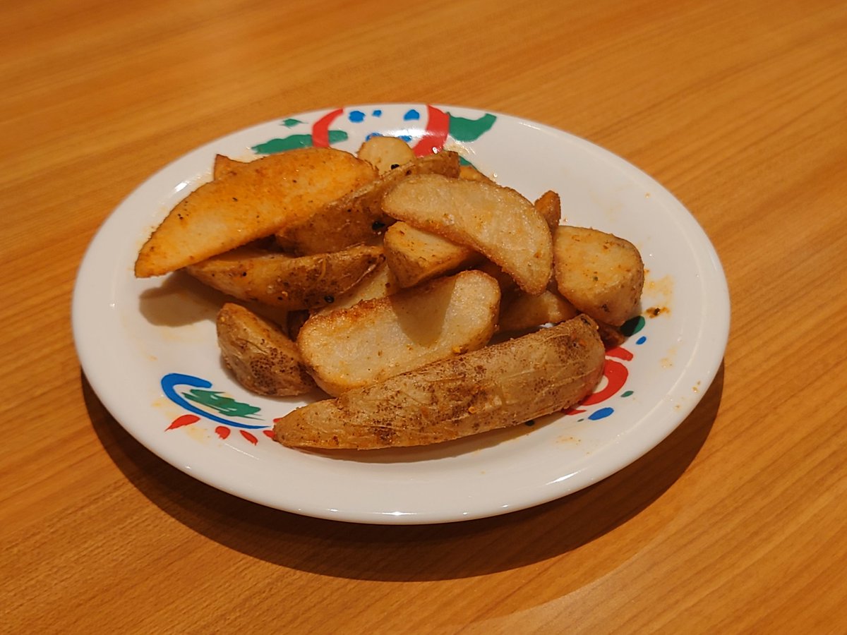 S2ap2VGS's tweet photo. この店きてこのポテトは外せない(´ω`) https://t.co/nVqrFpXca0