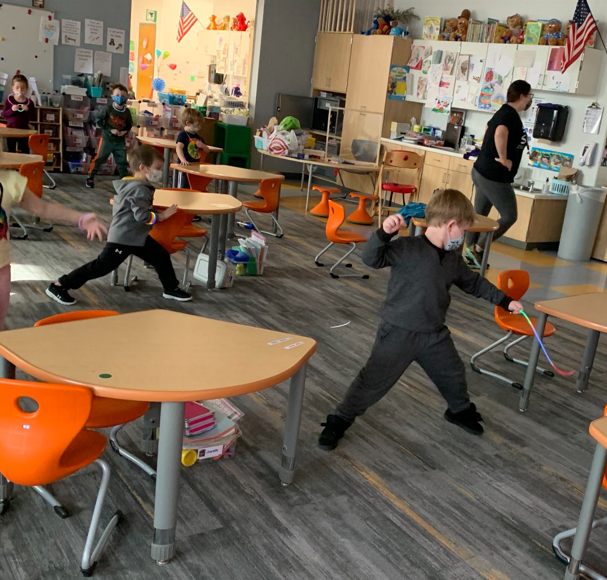 ETCSD's tweet photo. DID YOU KNOW: All four buildings in our ETCSD have been regionally recognized for their implementation of the PBIS (Positive Behavioral Interventions &amp; Supports) system? 
A 4K glowstick party is a GREAT example of positive supports for positive behavior!! #ETlearningignitED https://t.co/Q0pGGCsta5