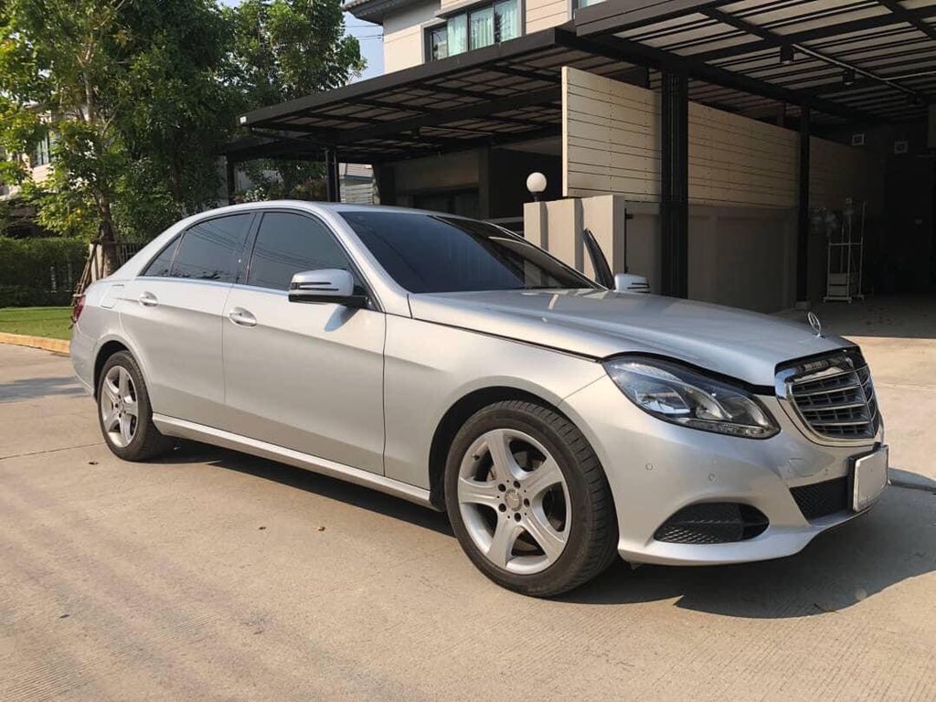 WBoonma's tweet photo. ✨ New Coming !!!
🔥 BENZ E200 W212 ปี2013
•    #ราคาพิเศษแน่นอน 👌🏻💯

 .📍 รับซื้อรถยนต์ ถึงบ้านลูกค้า เช็คราคาได้ครับ 
☎️ 093-8858889 อั๋น  
📲 ID LINE 0938858889
📟 https://t.co/rOWRD1qZDx
🌍 FB : UOKSMARTCAR

#ขายรถมือสองUOKSMARTCAR 
#Kอั๋น0938858889
#LINE0938858889 https://t.co/fQIWtoOG8g