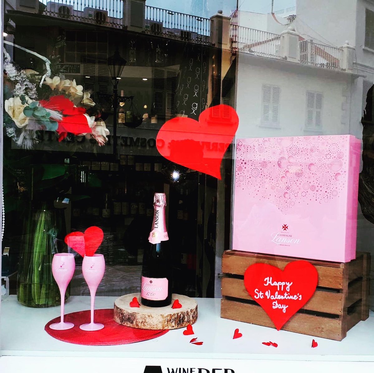 Vinopolisgib's tweet photo. Love is in the air!!! 💕💕💕🎶🎶🎶❤️Come and see our different Valentine’s gifts for him and her 20077210 https://t.co/c0q5KiLgCB
#FreeHomeDelivery #ValentinesDay2021 #love #Wine #winelover https://t.co/fqfjz5BcLu