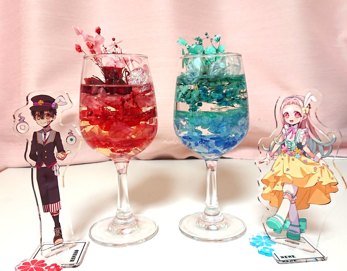 ホシ 花言葉カクテル 花言葉に想いをのせてその想いごと飲み干して欲しい そして人魚の鱗も飲んで縁結びを そんな欲張りな気持ちから作ってみた 花寧々で互いに贈るイメージ 花言葉は後ほど