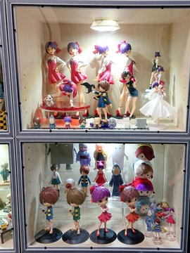 実例あり カラーボックスでフィギュアを飾る ゲーム フィギュア トレカ 古着の買取ならお宝創庫