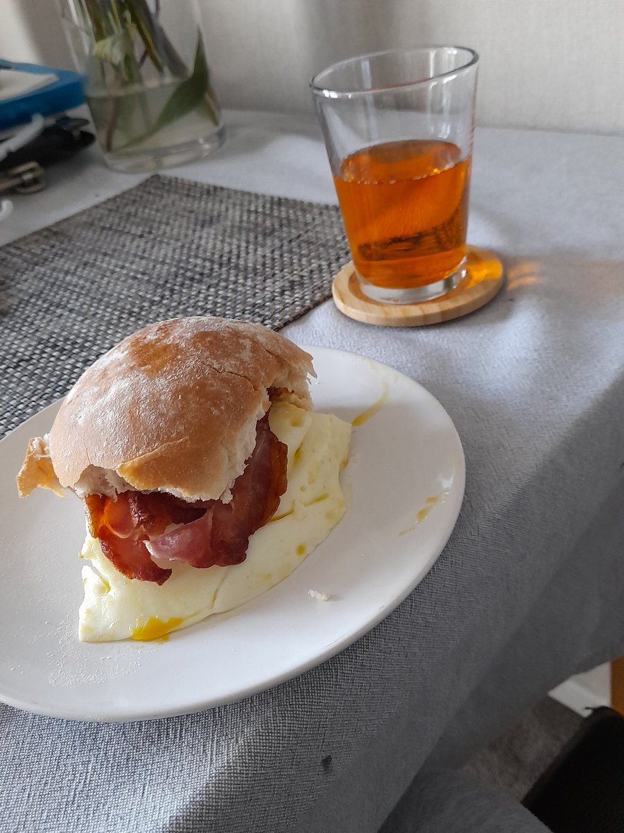 BritishRailTheo's tweet photo. Bacon and egg barm with iron bru. 👍 https://t.co/VgAdEUcOvU