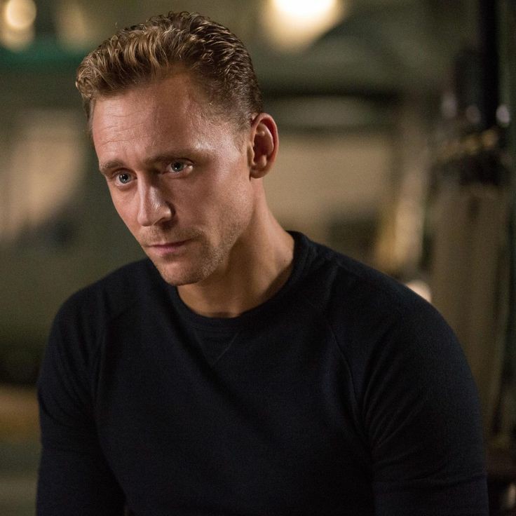 Happy birthday to TOM HIDDLESTON !!!!!!    i love this man 