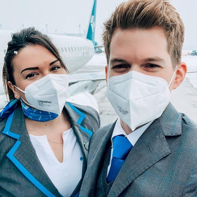 Air_Dolomiti's tweet photo. Sn❄️wflakes on our flight attendants Sara and Luca who, despite the cold, keep smiling 💙
#BackInTheSkyTogether https://t.co/rViMGnEfiu