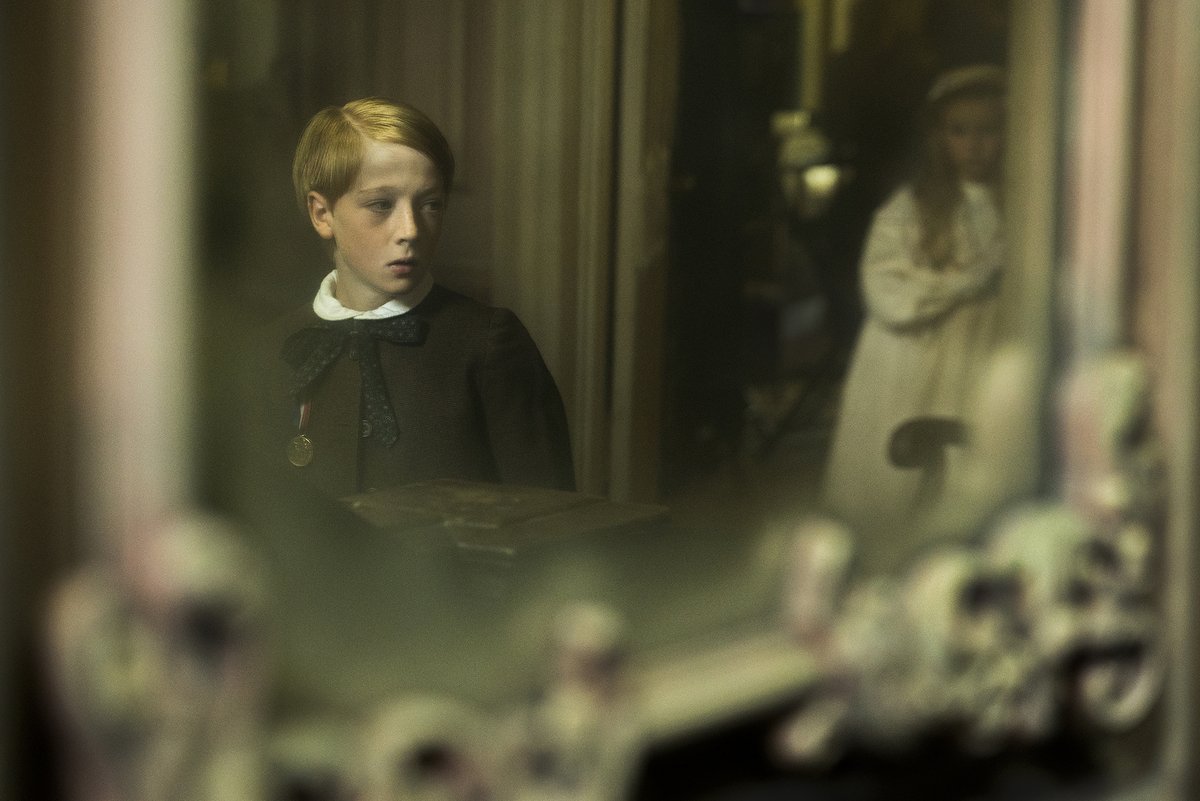 Based on Sarah Waters’ best-selling novel, The Little Stranger, directed by Normal People’s @lennyabrahamson, will have its network TV premiere on <a href="/Channel4/">Channel 4</a> this Saturday at 9pm
#TheLittleStranger #DomhnallGleeson #RuthWilson