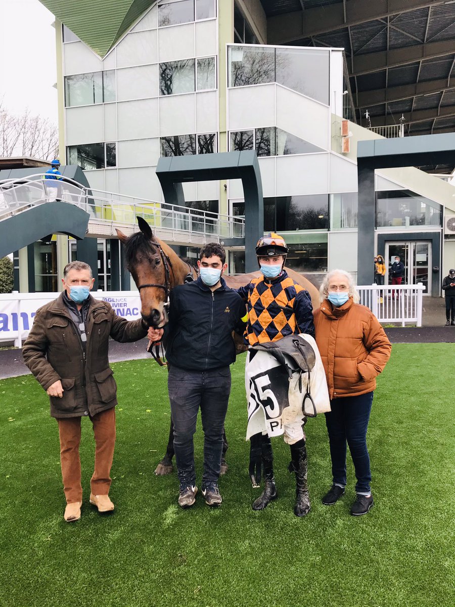 Hippodrome_Pau's tweet photo. 5ème course remportée par Raphaël MAYEUR et Pierre RAUSSIN avec 🐎EMZO 🥇👍 https://t.co/GMMCF8fsEx