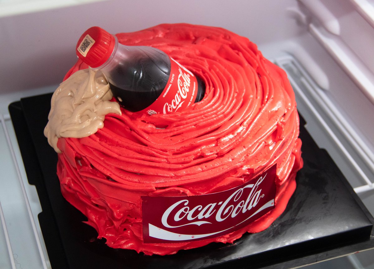 klassic_bites's tweet photo. Coca Cola @cocacola_gh #sayitwith @klassic_bites #tasty ...feel the taste in every bite! #klassicbites😋 for orders or enquiries #Call or #WhatsApp 0555077589 #klassic #arsenalfan #trending #cocacola # #popular #cake #bakery #cakeghana #ghana🇬🇭 #cakes #pastrychef #pastrylove https://t.co/hDey1c57tb