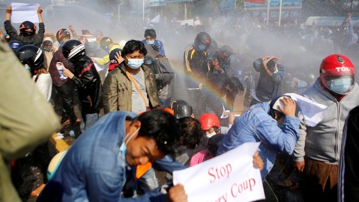 #WhatHappeningInMyanmar 
#MyanmarPoliceBrutality