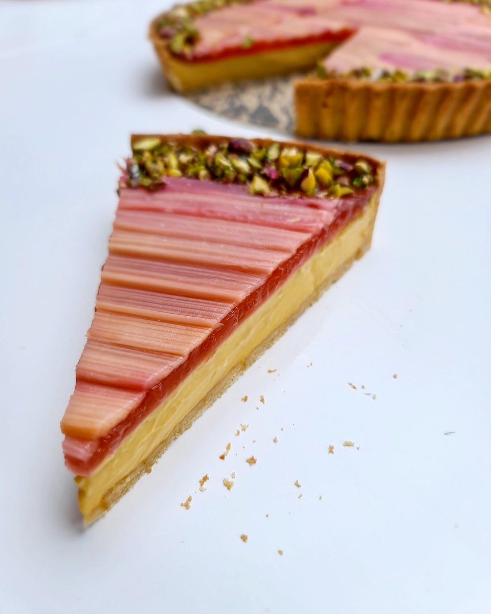 chefcalum's tweet photo. Gave the Yorkshire rhubarb a pistachio custard tart chaise longue to sit on today https://t.co/RGRGXbi9FS